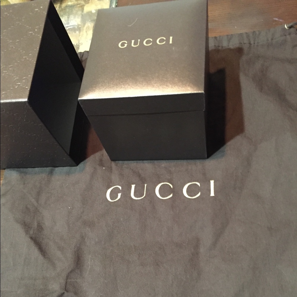 Gucci watch!!! For sale gently used, great gift!